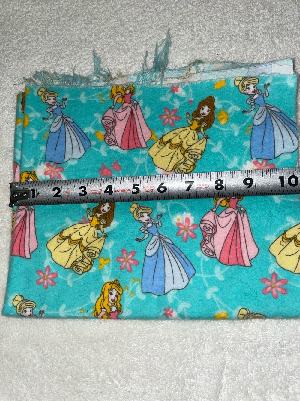 4-5 LB MIXED KIDS FABRIC BUNDLE • USABLE PIECES • CRAFT & SEWING D6 - Picture 4 of 11